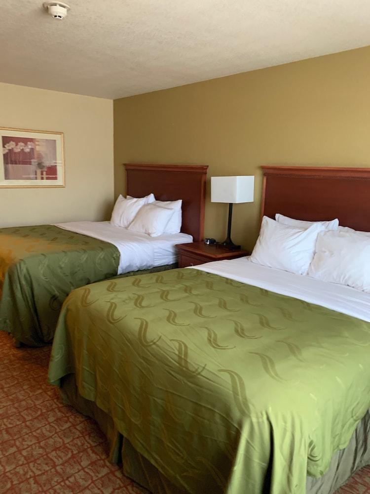 Heritage Hotel And Suites Dickinson Eksteriør billede